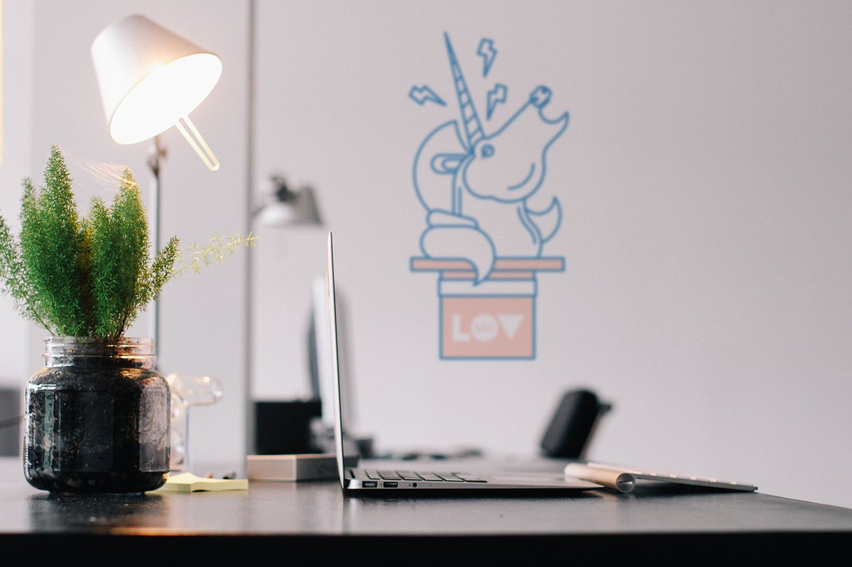 LOV B&D服裝設(shè)計(jì)工作室視覺(jué)形象