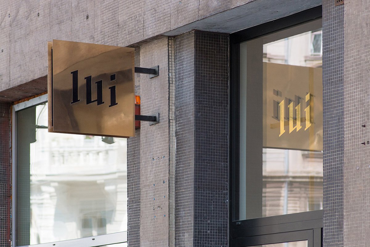 深圳品牌設(shè)計 深圳品牌策劃 Lui服飾概念店品牌設(shè)計形象 標志應(yīng)用