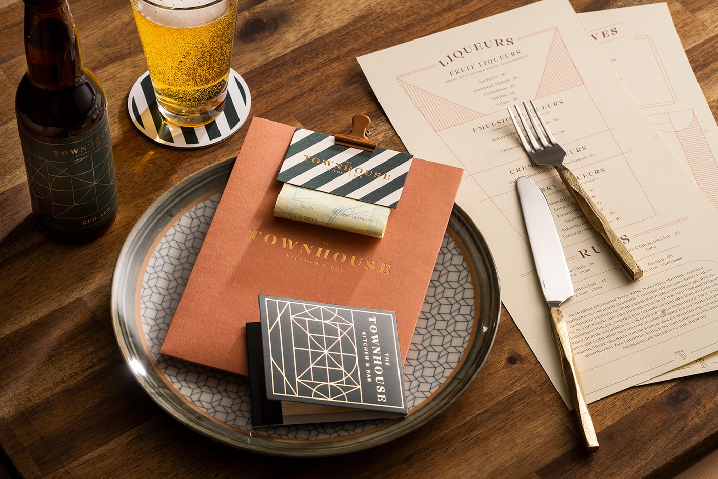 土耳其高級(jí)聯(lián)排別墅餐飲品牌視覺營銷案例，餐飲品牌設(shè)計(jì)，深圳品牌營銷，餐飲品牌策劃，深圳品牌設(shè)計(jì)，左右格局