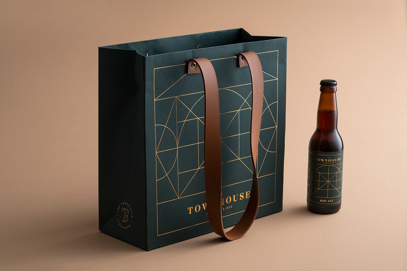 土耳其高級(jí)聯(lián)排別墅餐飲品牌視覺營銷案例，餐飲品牌設(shè)計(jì)，深圳品牌營銷，餐飲品牌策劃，深圳品牌設(shè)計(jì)，左右格局