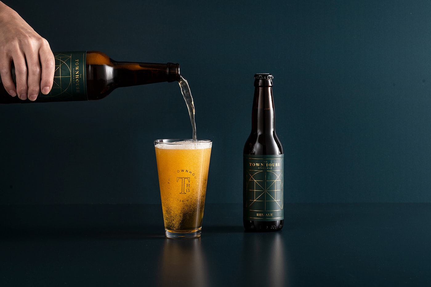 土耳其高級(jí)聯(lián)排別墅餐飲品牌視覺營銷案例，餐飲品牌設(shè)計(jì)，深圳品牌營銷，餐飲品牌策劃，深圳品牌設(shè)計(jì)，左右格局