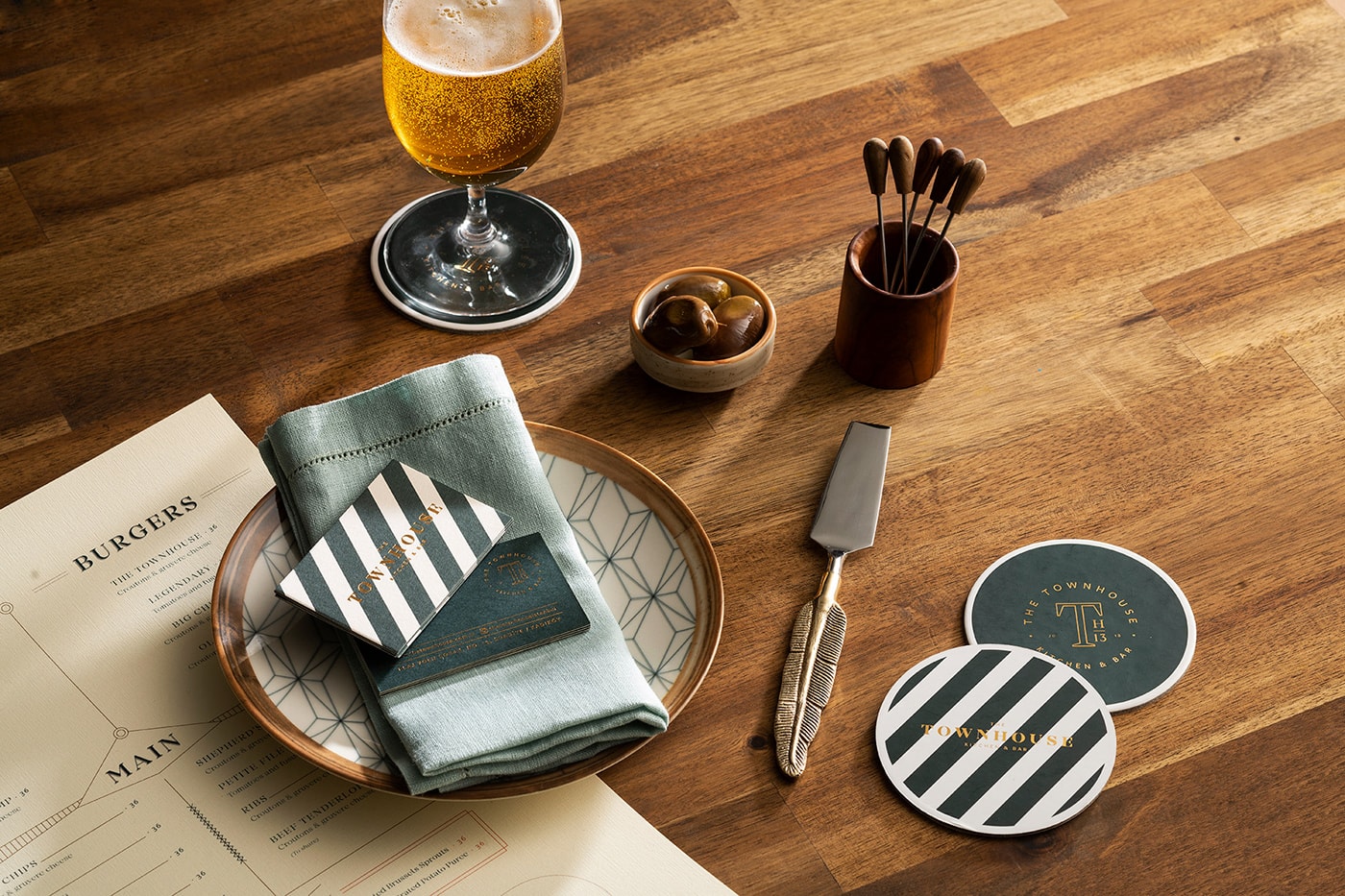 土耳其高級(jí)聯(lián)排別墅餐飲品牌視覺營銷案例，餐飲品牌設(shè)計(jì)，深圳品牌營銷，餐飲品牌策劃，深圳品牌設(shè)計(jì)，左右格局