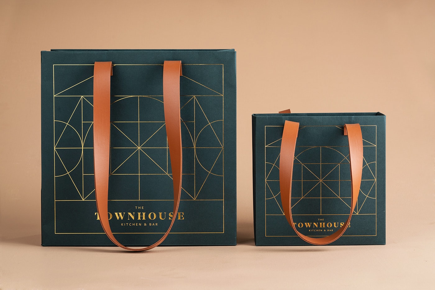 土耳其高級(jí)聯(lián)排別墅餐飲品牌視覺營銷案例，餐飲品牌設(shè)計(jì)，深圳品牌營銷，餐飲品牌策劃，深圳品牌設(shè)計(jì)，左右格局