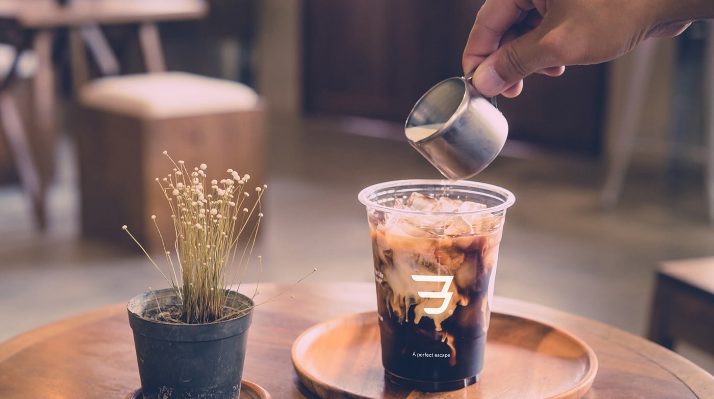 THIRRD 時(shí)尚咖啡店品牌設(shè)計(jì)——創(chuàng)意品牌定位策劃，時(shí)尚餐飲品牌設(shè)計(jì)，品牌定位策劃，深圳品牌設(shè)計(jì)，左右格局