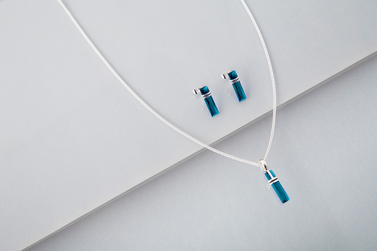 珠寶品牌設(shè)計，珠寶形象設(shè)計，深圳品牌設(shè)計，左右格局