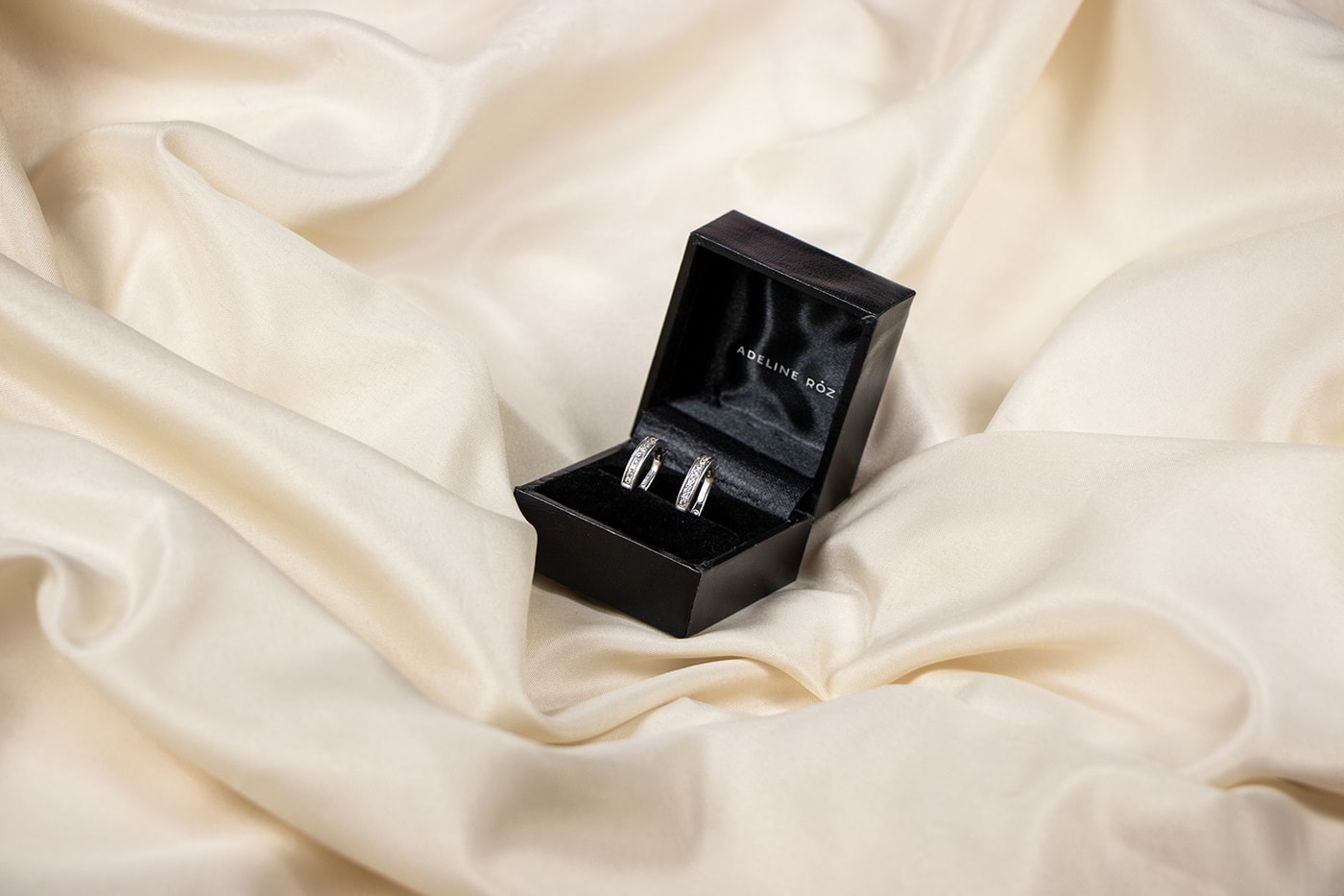 珠寶品牌設(shè)計(jì)，品牌設(shè)計(jì)公司，深圳品牌設(shè)計(jì)，左右格局