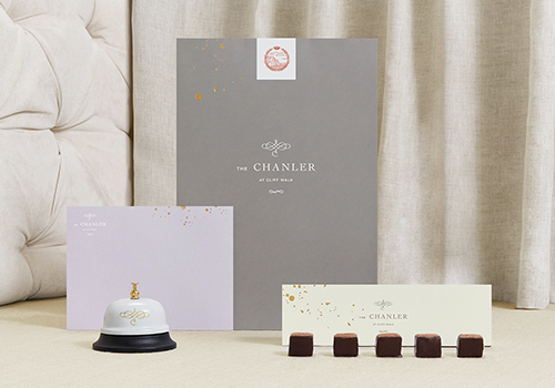 深圳品牌全案策劃和品牌設(shè)計左右格局提供酒店構(gòu)建服務